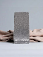 Charger l'image dans la galerie, Pierre déboulocheur rectangulaire, posée devant une serviette