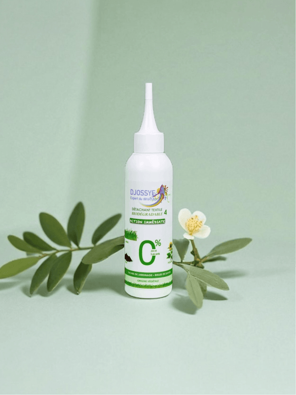 Détachant écologique Djossye spécial jardinage, efficace contre les taches de terre, d'herbe, de boue et de résine sur les vêtements.