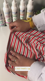 Charger et lire la vidéo dans la visionneuse de la Galerie, [TUTORIEL] Nettoyer les taches d&#39;herbe et de boue après le jardinage - Notre détachant écologique Djossye vous montre comment faire.
